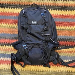 REI Trail 25 backpack Good Used
